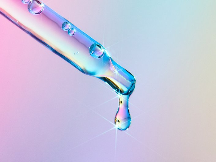Dropper applicator with a drop of liquid